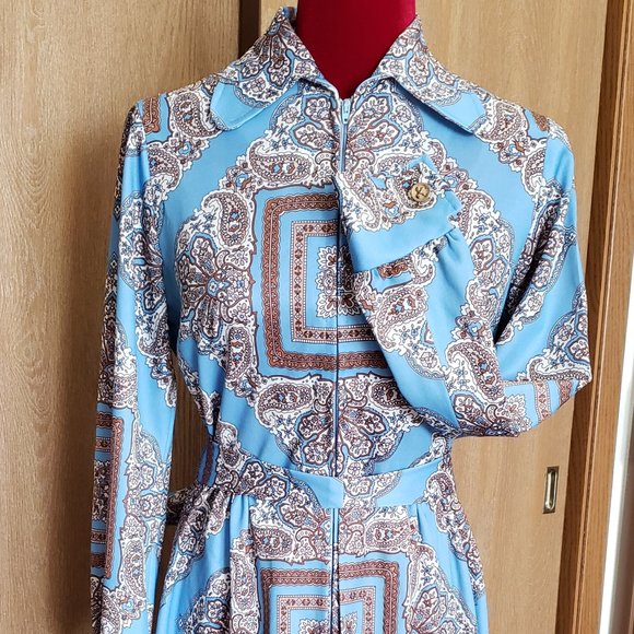 VINTAGE AND LUCITE AND KITSCH, OH MY! - Picture 12 of 16